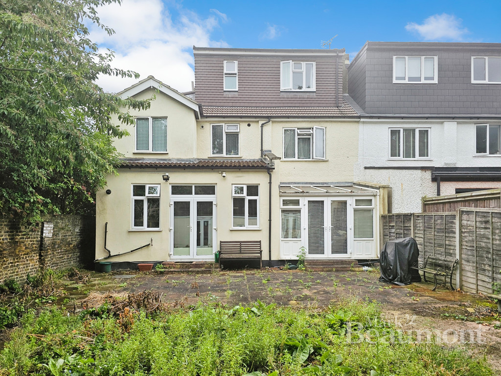 6 bed semi-detached house for sale in College Park Close, London  - Property Image 6