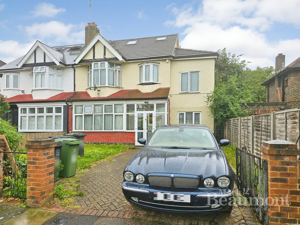 Large extended 1930's built semi-detached house in an attractive cul-de-sac. 2578 SQ FT | 239 SQM. Self contained Annexe on the top floor with living room open plan bedroom and kitchen units with ensuite. 5 Bedrooms. 3 Bathrooms . 2 Kitchens. 2/3 Reception rooms. Study. Conservatory. Solid outbuilding - with office potential. Parking. Good sized plot. Did we mentioned a great road near to Hither Green? #AskBeaumont