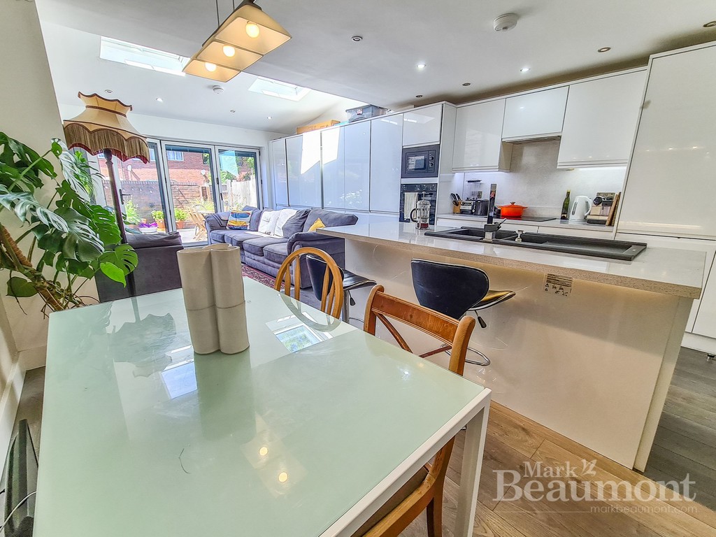 4 bed end of terrace house for sale in Radnor Road, London  - Property Image 15