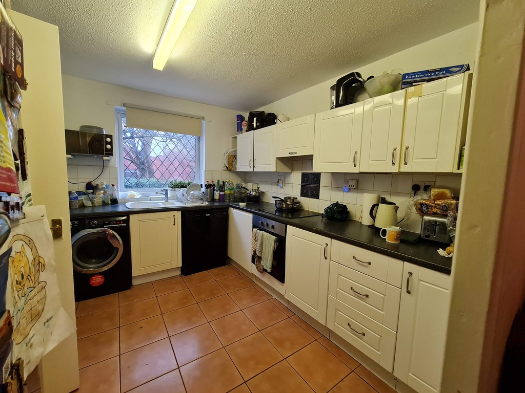 3 bed terraced house for sale in Duddington Close, London  - Property Image 8