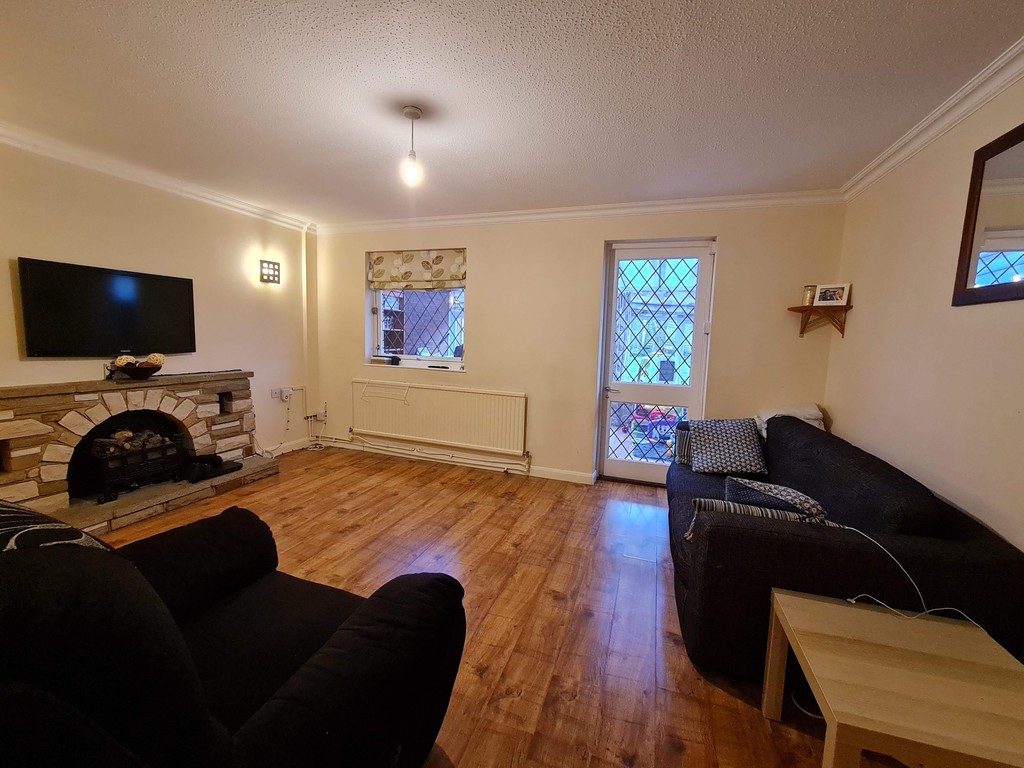 3 bed terraced house for sale in Duddington Close, London  - Property Image 4