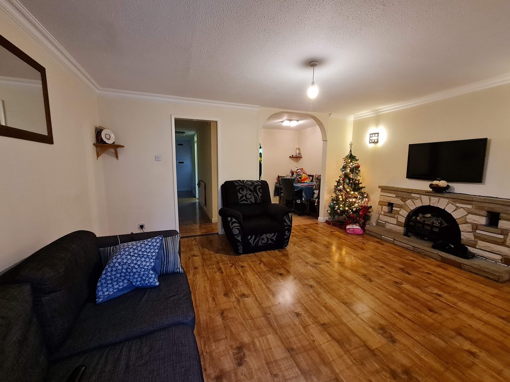 3 bed terraced house for sale in Duddington Close, London  - Property Image 2