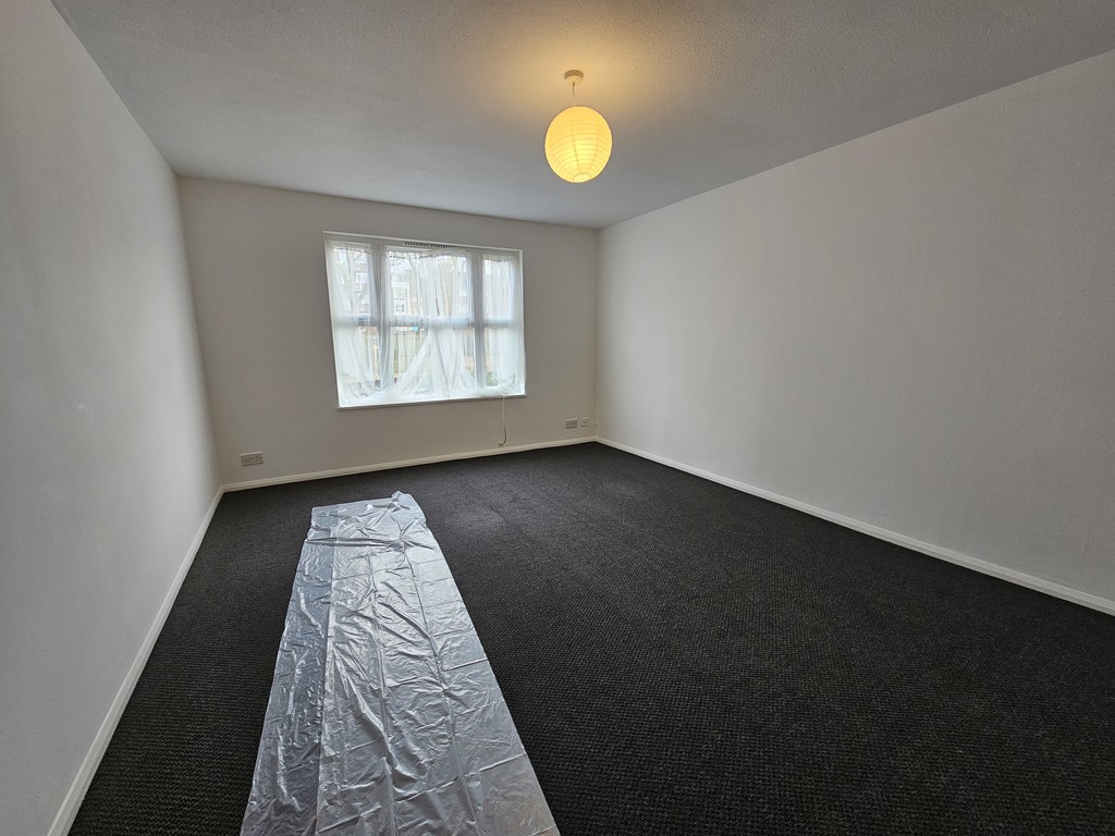 1 bed apartment for sale in Longbridge Way, London 2