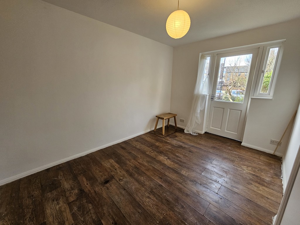 1 bed apartment for sale in Longbridge Way, London 4