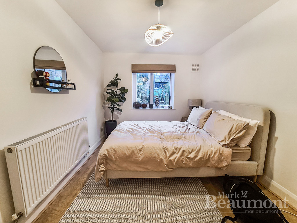 1 bed ground floor flat for sale in Casella Road, London 5