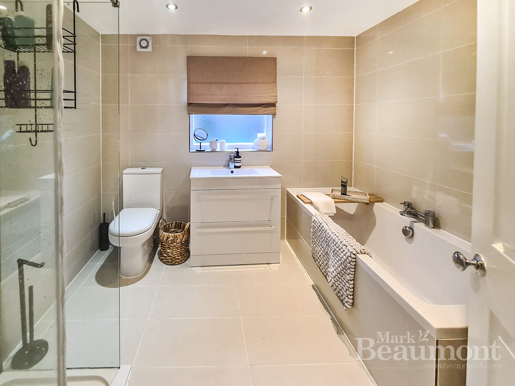 1 bed ground floor flat for sale in Casella Road, London  - Property Image 4