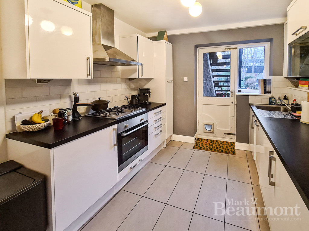 1 bed ground floor flat for sale in Casella Road, London 1
