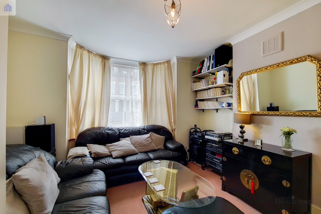 1 bed ground floor flat for sale in Ringstead Road, London 2