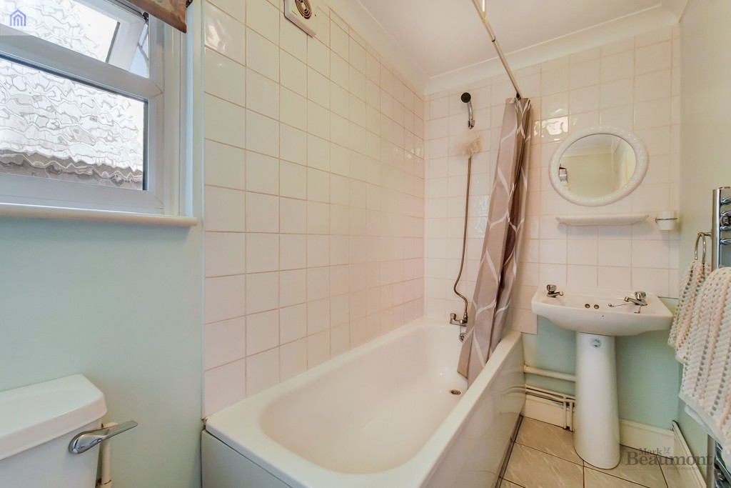 1 bed ground floor flat for sale in Ringstead Road, London 7