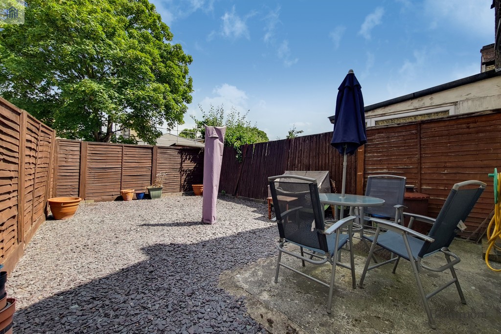1 bed ground floor flat for sale in Ringstead Road, London 8
