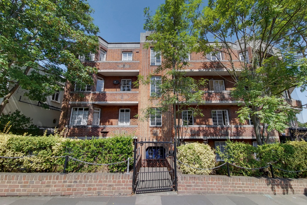 Three bedroom balcony flat, located in the heart of Blackheath Village.  Absolutely beautiful and must be seen. #AskBeaumont