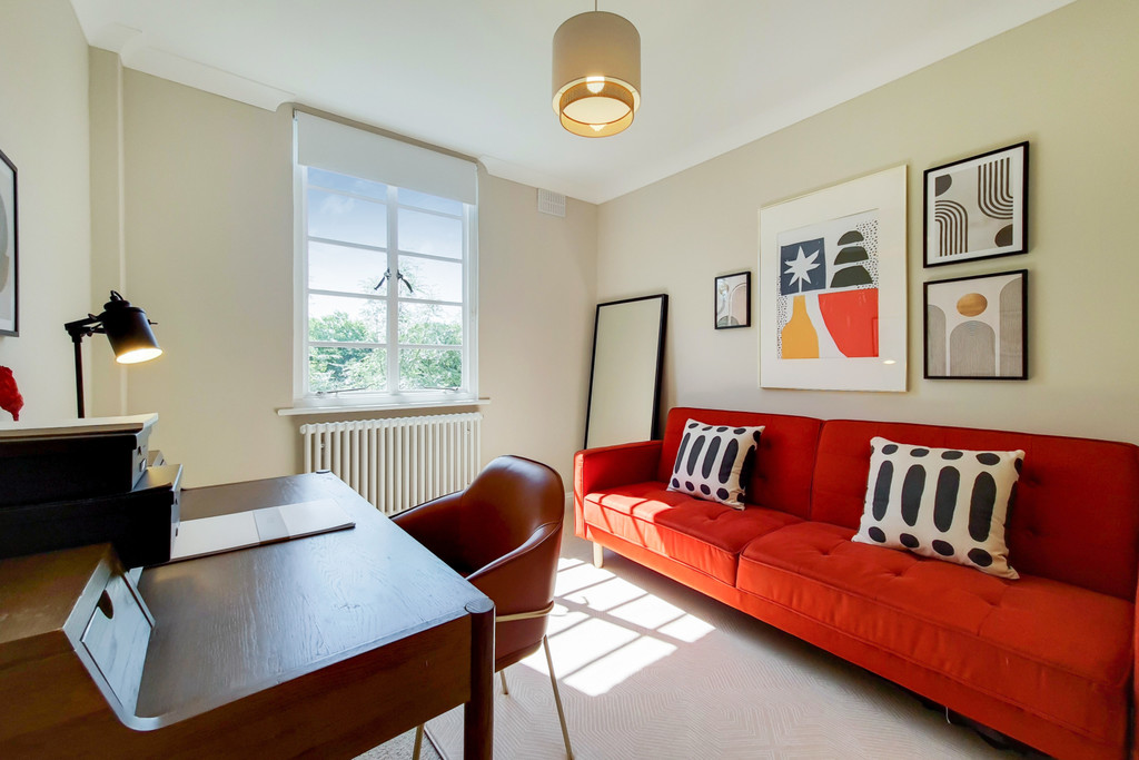 3 bed apartment for sale in Selwyn Court, London 3