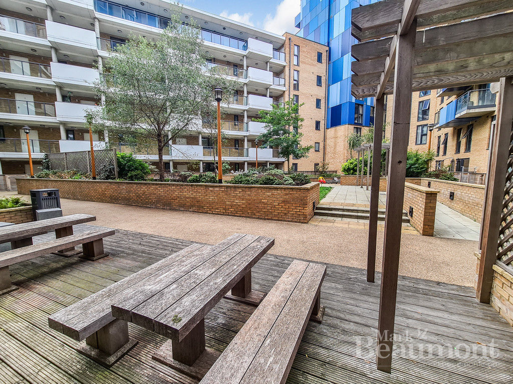 1 bed apartment for sale in Jubilee Heights, London 12
