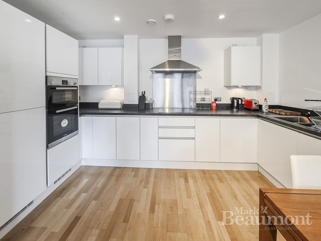 1 bed apartment for sale in Jubilee Heights, London 6