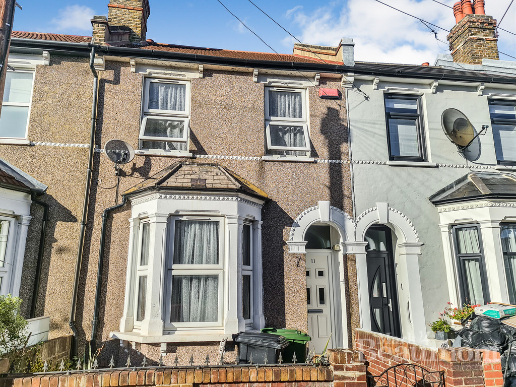 A centrally located Victorian inner terrace house with two bedrooms and a bathroom upstairs. Freehold with a small private garden. No chain.