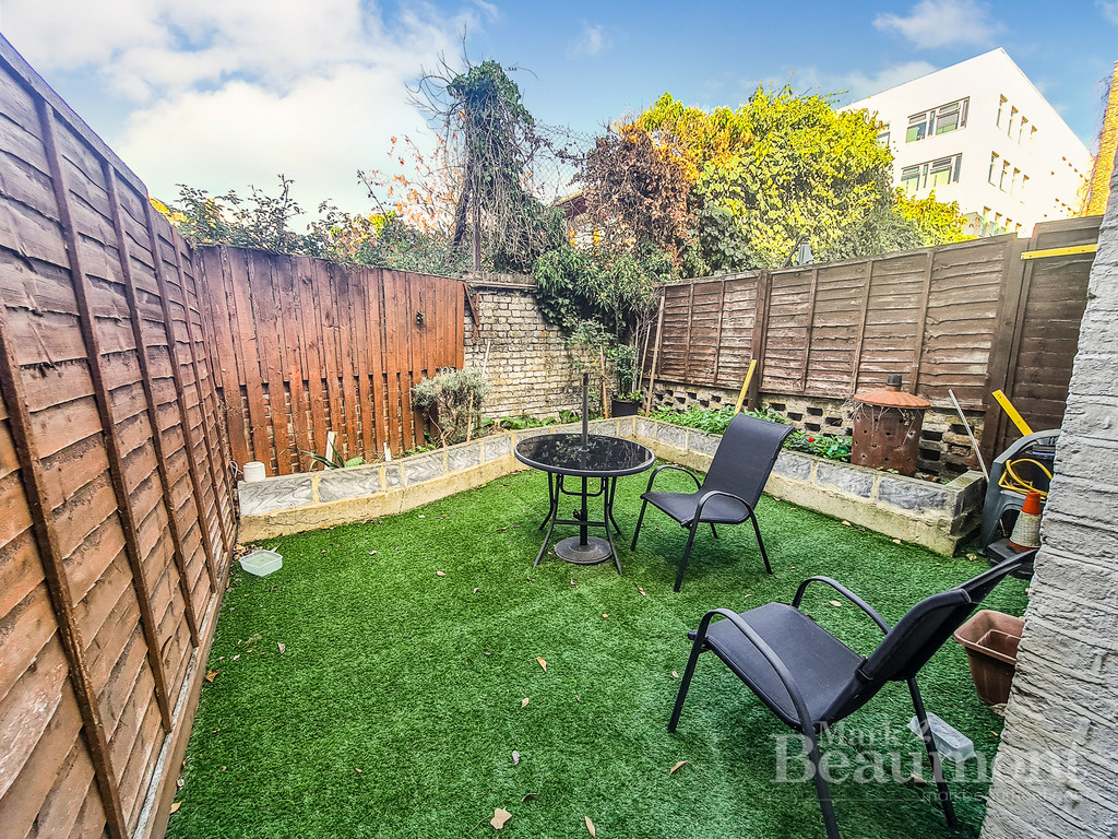 2 bed terraced house for sale in Bradgate Road, Catford  - Property Image 1