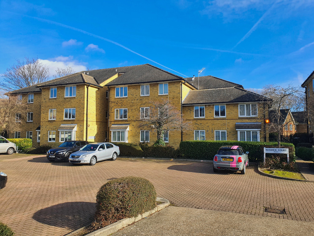 2 bed ground floor flat for sale in Malyons Road, Ladywell - Property Image 1