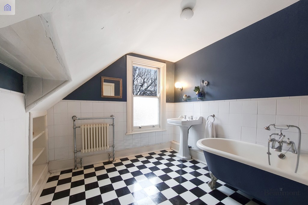 5 bed terraced house for sale in Halesworth Road, London  - Property Image 9