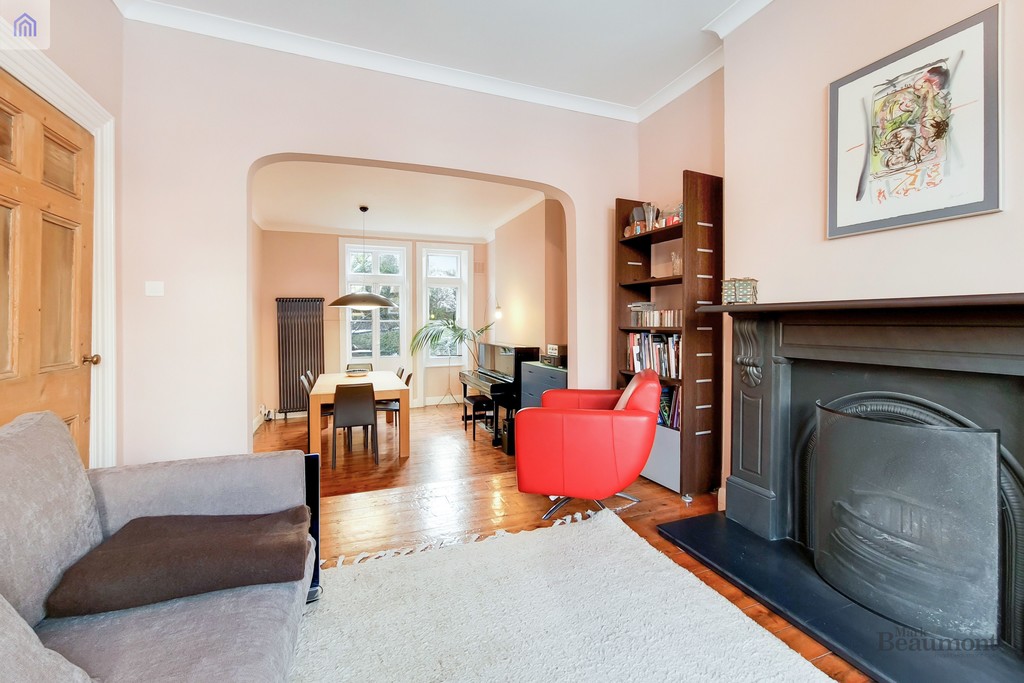 5 bed terraced house for sale in Halesworth Road, London 2