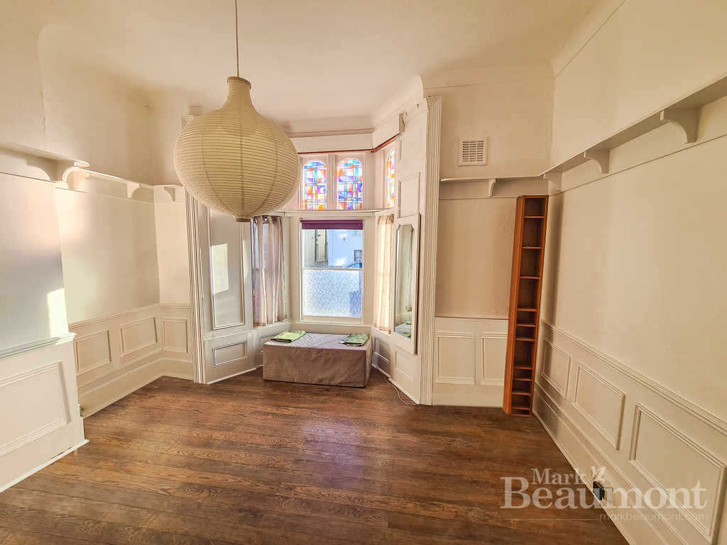 1 bed ground floor maisonette to rent in Limes Grove, London  - Property Image 1