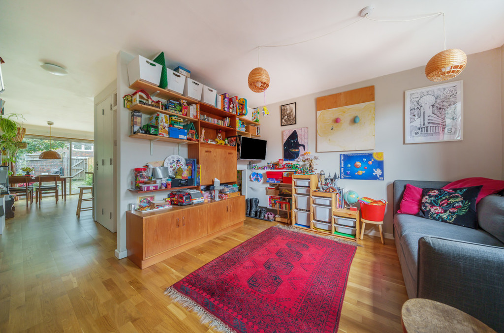 4 bed town house for sale in College Park Close, London 3