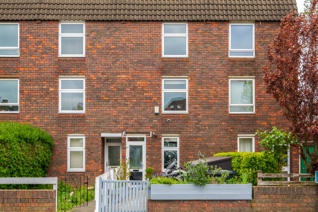 4 bed town house for sale in College Park Close, London 15