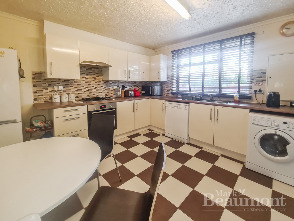 3 bed terraced house for sale in Cordwell Road, Lewisham  - Property Image 5