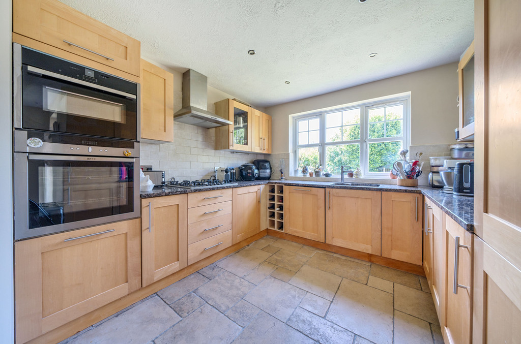 4 bed detached house for sale in Stratford House Avenue, Bickley 4