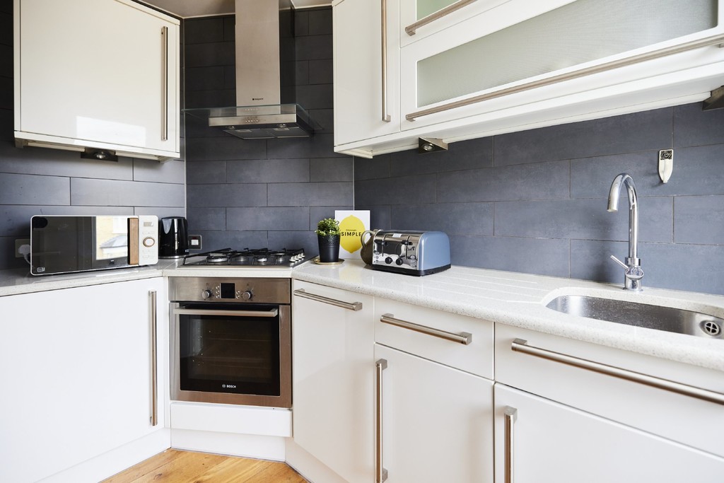 2 bed apartment for sale in Devonshire Drive, London 8