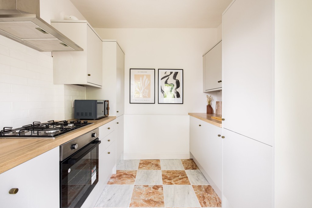 1 bed apartment for sale in Eltham Road, London 18