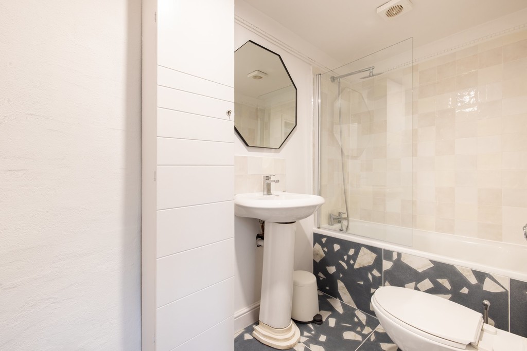 1 bed apartment for sale in Eltham Road, London 16