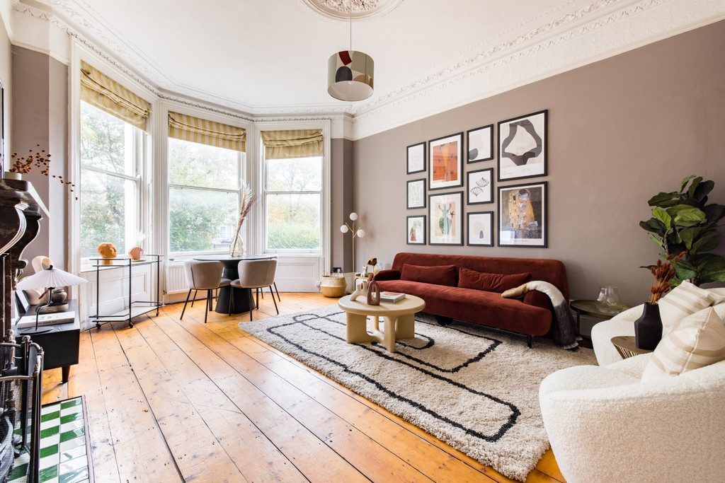 Part of a grand detached house. This one bedroom ground floor Victorian conversion flat is beautiful. Full of beautiful features, access to a garden and parking. Must be seen.
