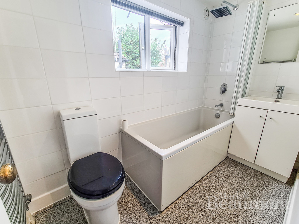 3 bed terraced house for sale in Harvard Road, Hither Green  - Property Image 8
