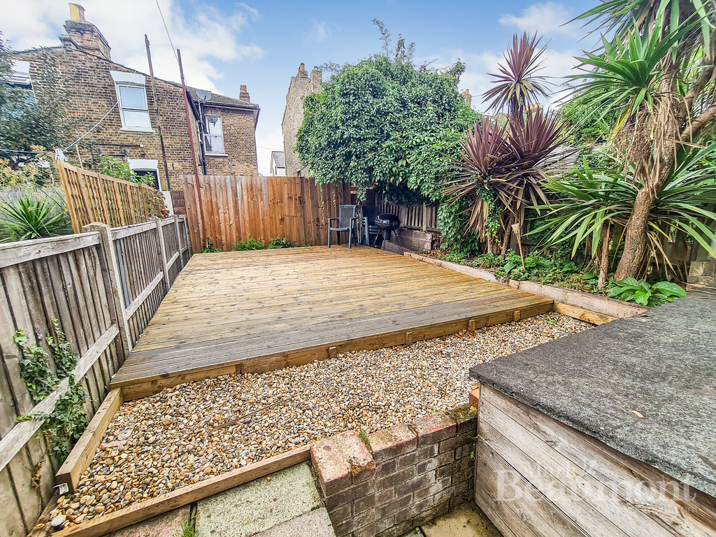 3 bed terraced house for sale in Harvard Road, Hither Green  - Property Image 9