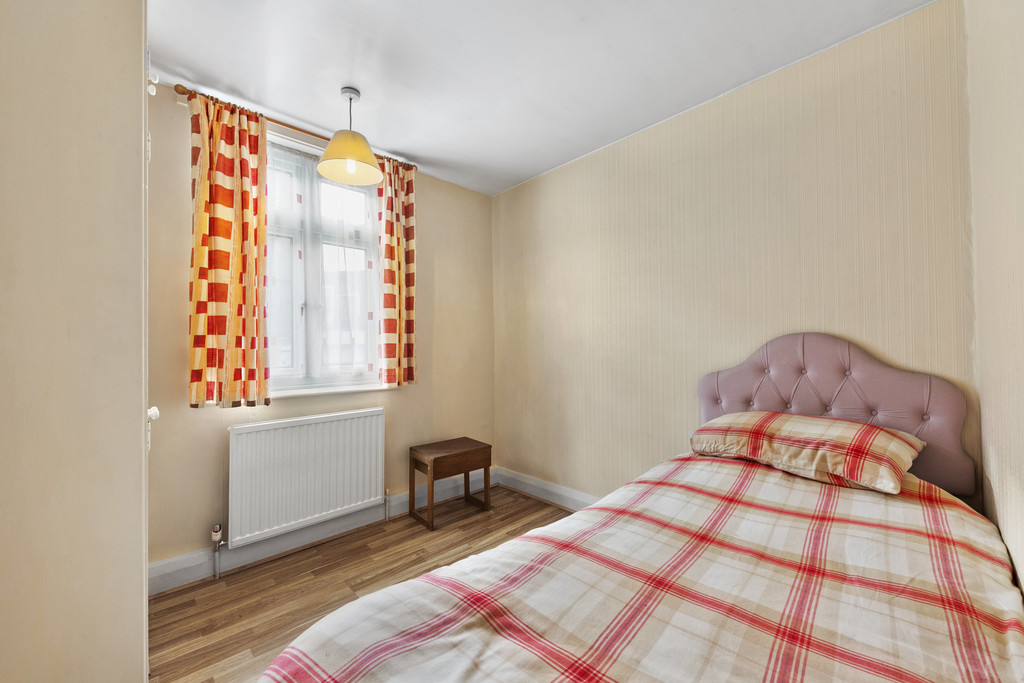 3 bed end of terrace house for sale in Whitburn Road, London  - Property Image 10