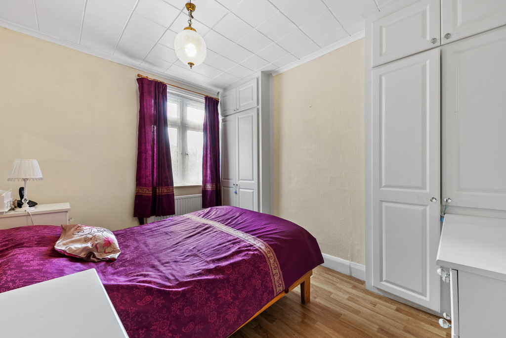 3 bed end of terrace house for sale in Whitburn Road, London  - Property Image 11