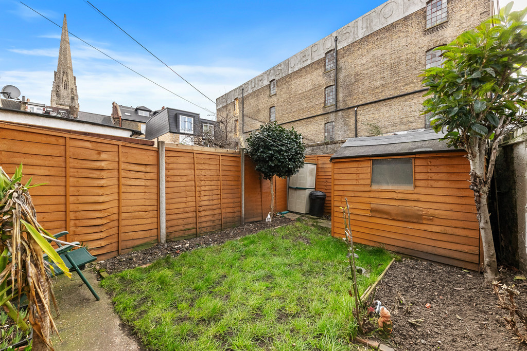 3 bed end of terrace house for sale in Whitburn Road, London 13