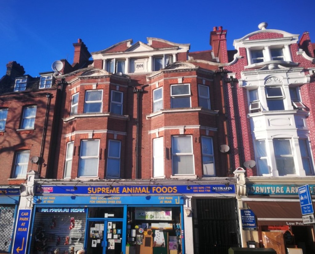 2 bed flat to rent in Lewisham High Street, London 5