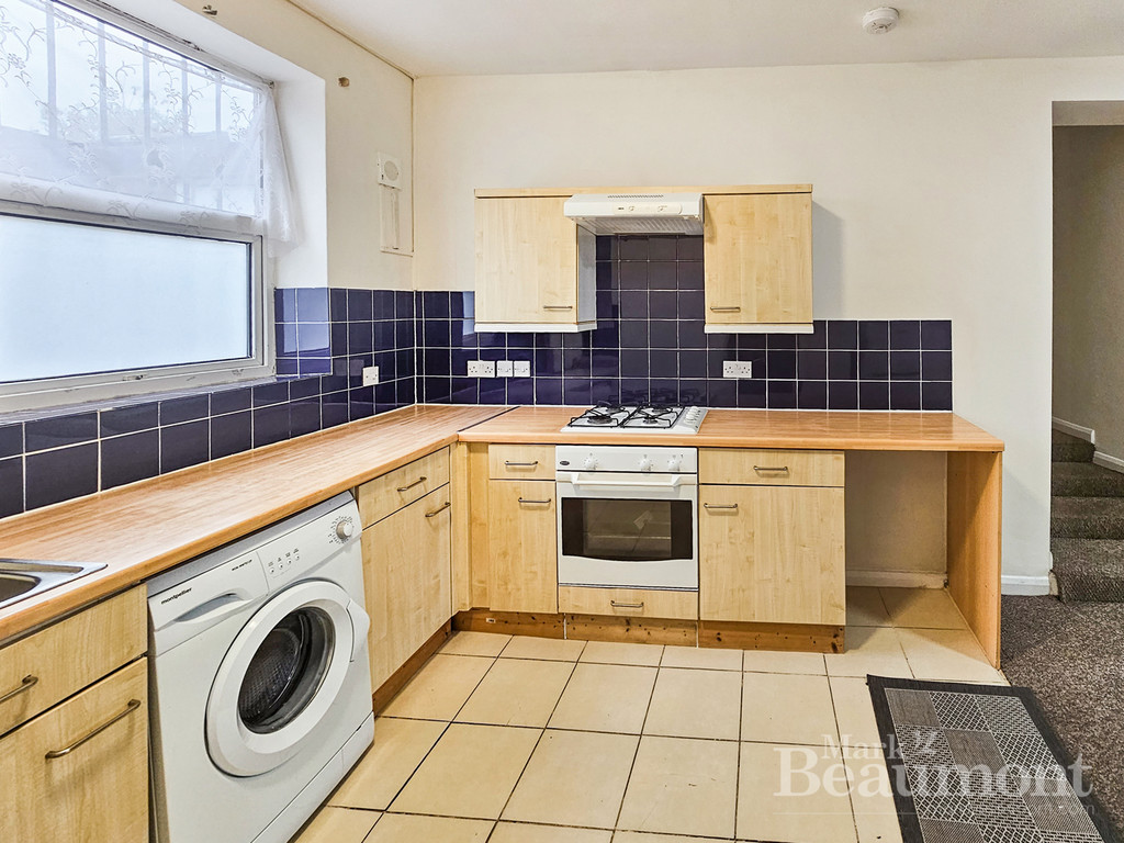 2 bed flat to rent in Lewisham High Street, London 3