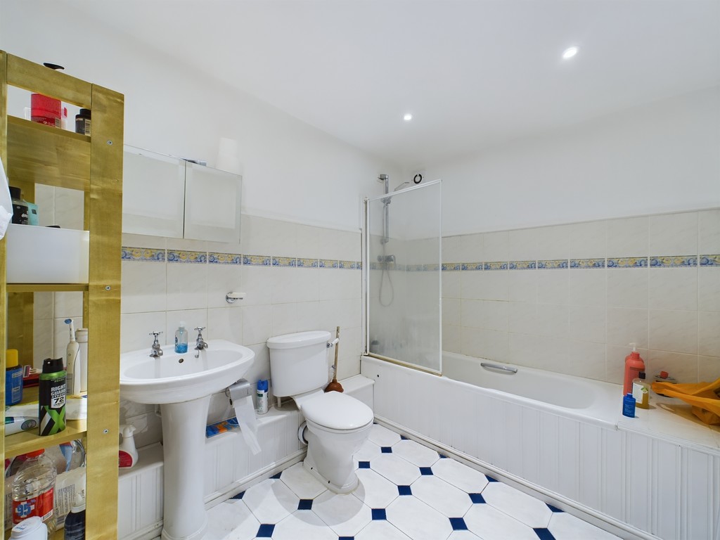 1 bed flat for sale in West Grove, London 13
