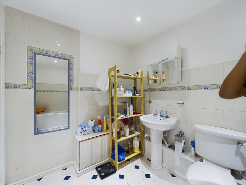 1 bed flat for sale in West Grove, London 16