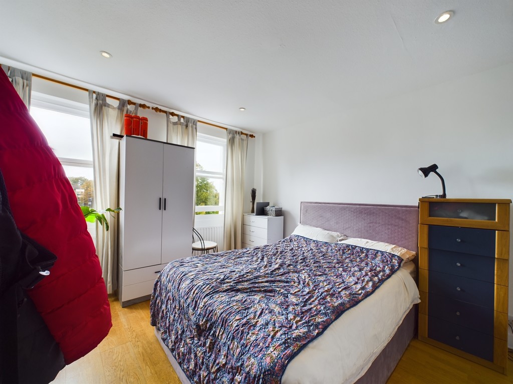 1 bed flat for sale in West Grove, London  - Property Image 21