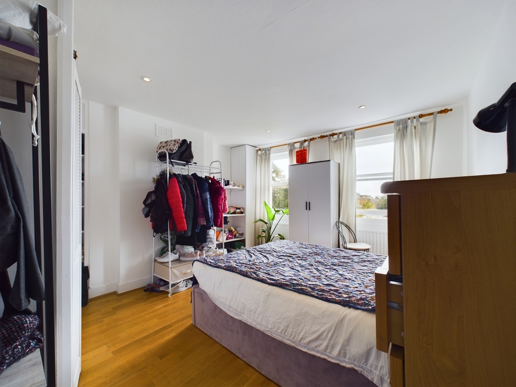 1 bed flat for sale in West Grove, London  - Property Image 22