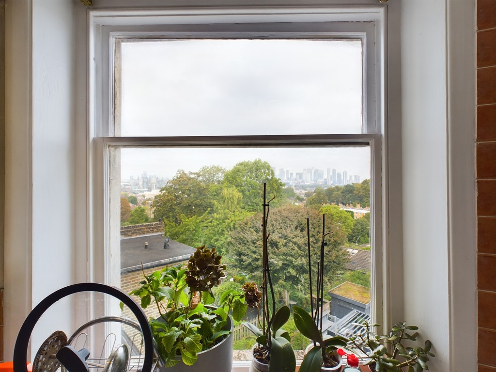 1 bed flat for sale in West Grove, London  - Property Image 23