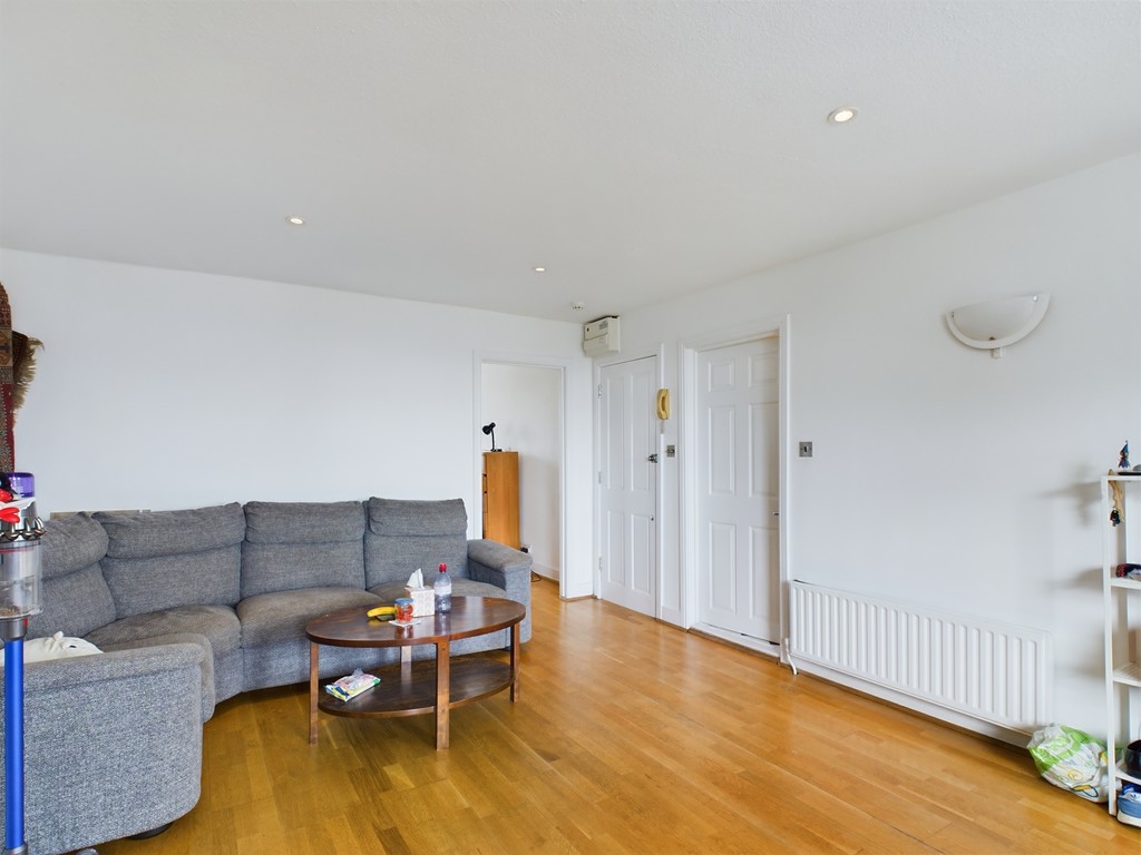 1 bed flat for sale in West Grove, London 4