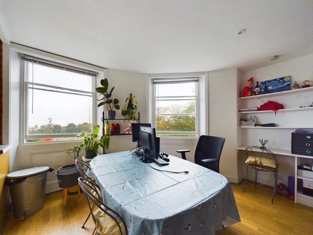 1 bed flat for sale in West Grove, London 8