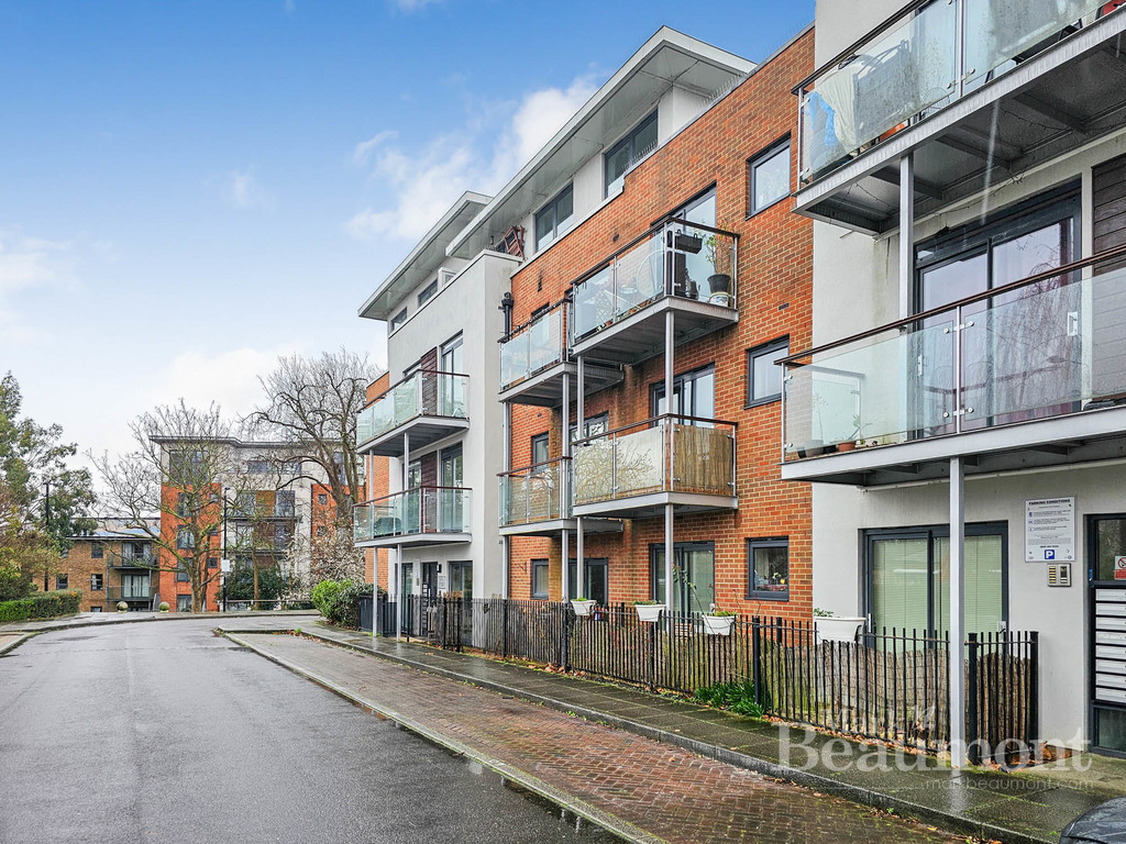3 bed apartment to rent in Highfield Close, London  - Property Image 2