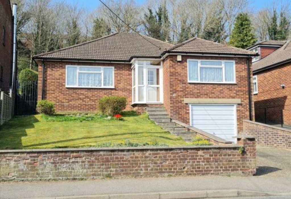 3 bed detached house for sale in Kings Road, Westerham 3