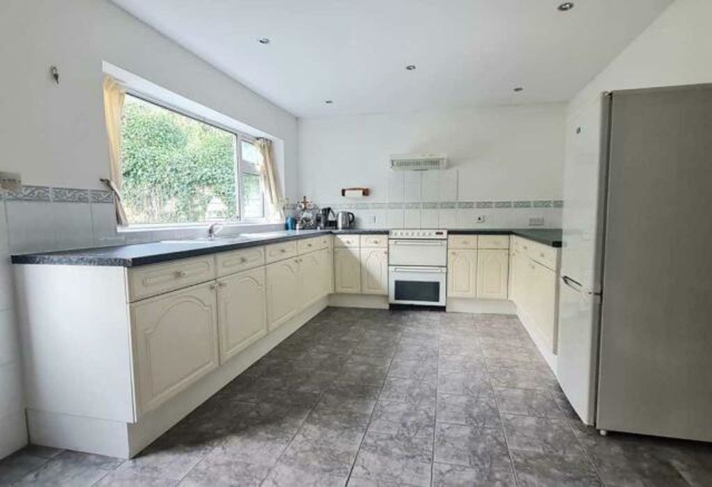 3 bed detached house for sale in Kings Road, Westerham 1