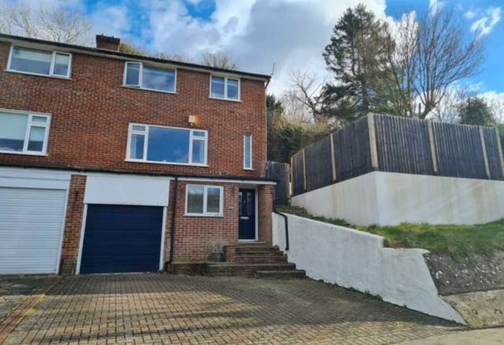3 bed end of terrace house to rent in Melody Road, Westerham 0